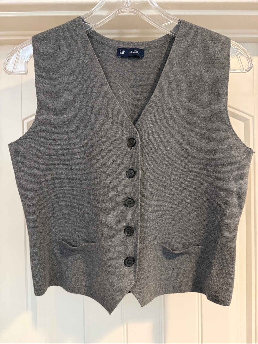 GAP Women's Gray V-Neck Button Front Knit Vest